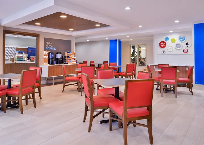 Holiday Inn Express & Suites Selma By Ihg