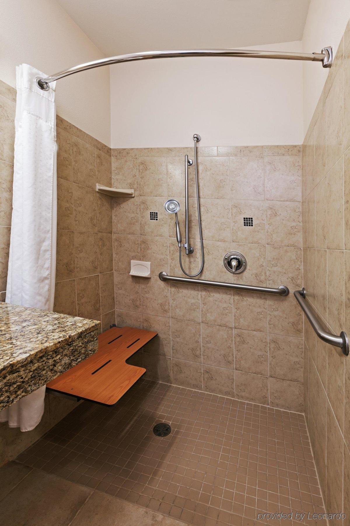 Express & By Ihg Hotel Selma