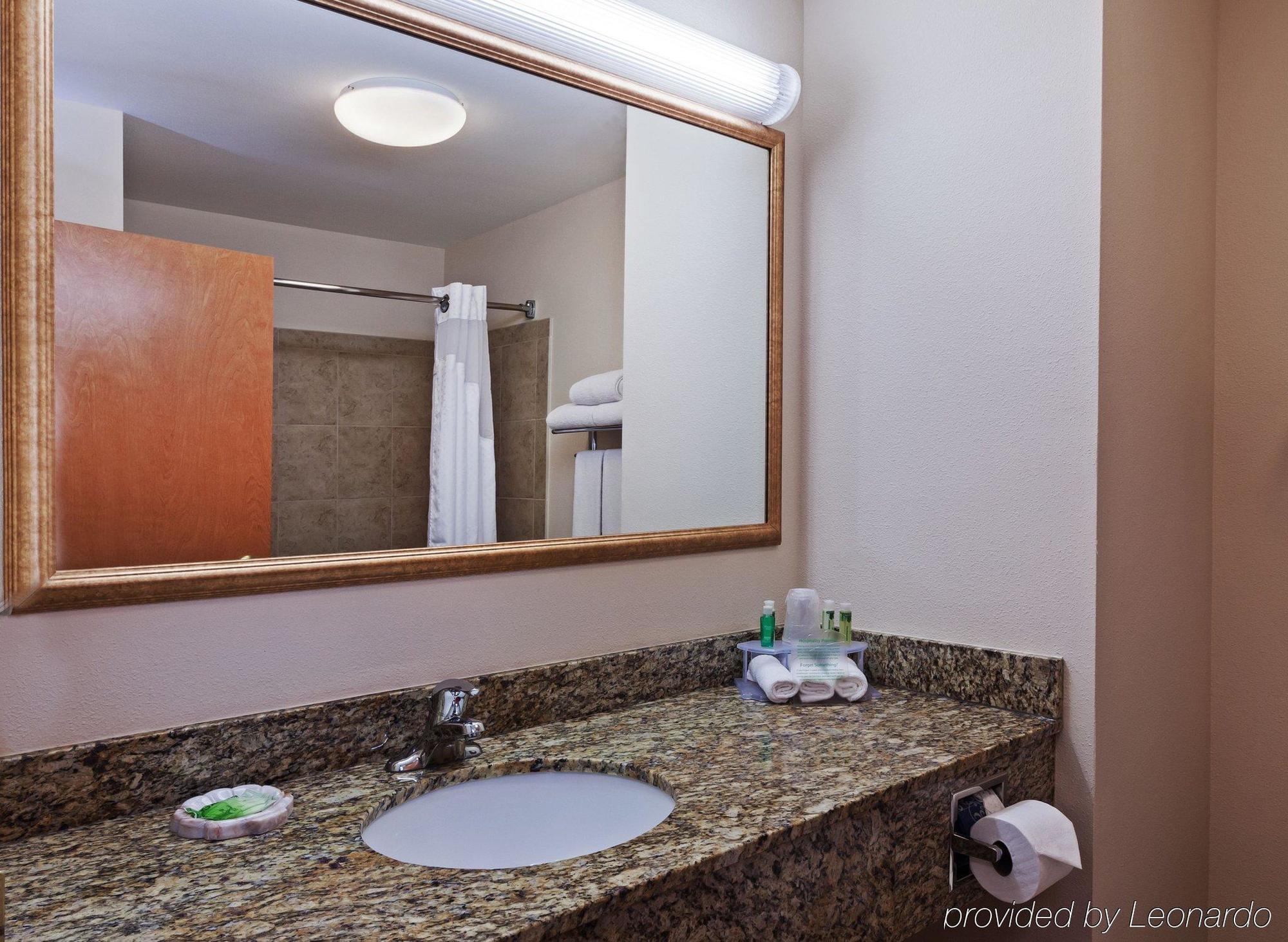 Express & By Ihg 3*