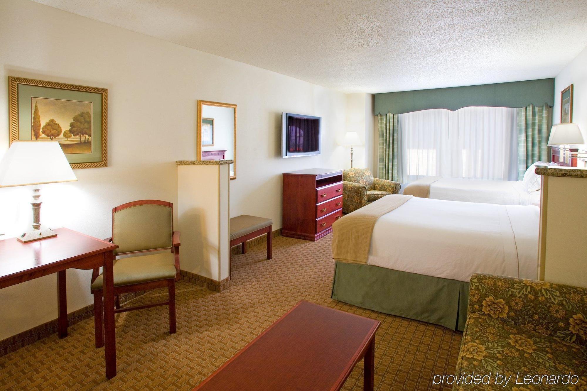 Express & By Ihg 3* Selma