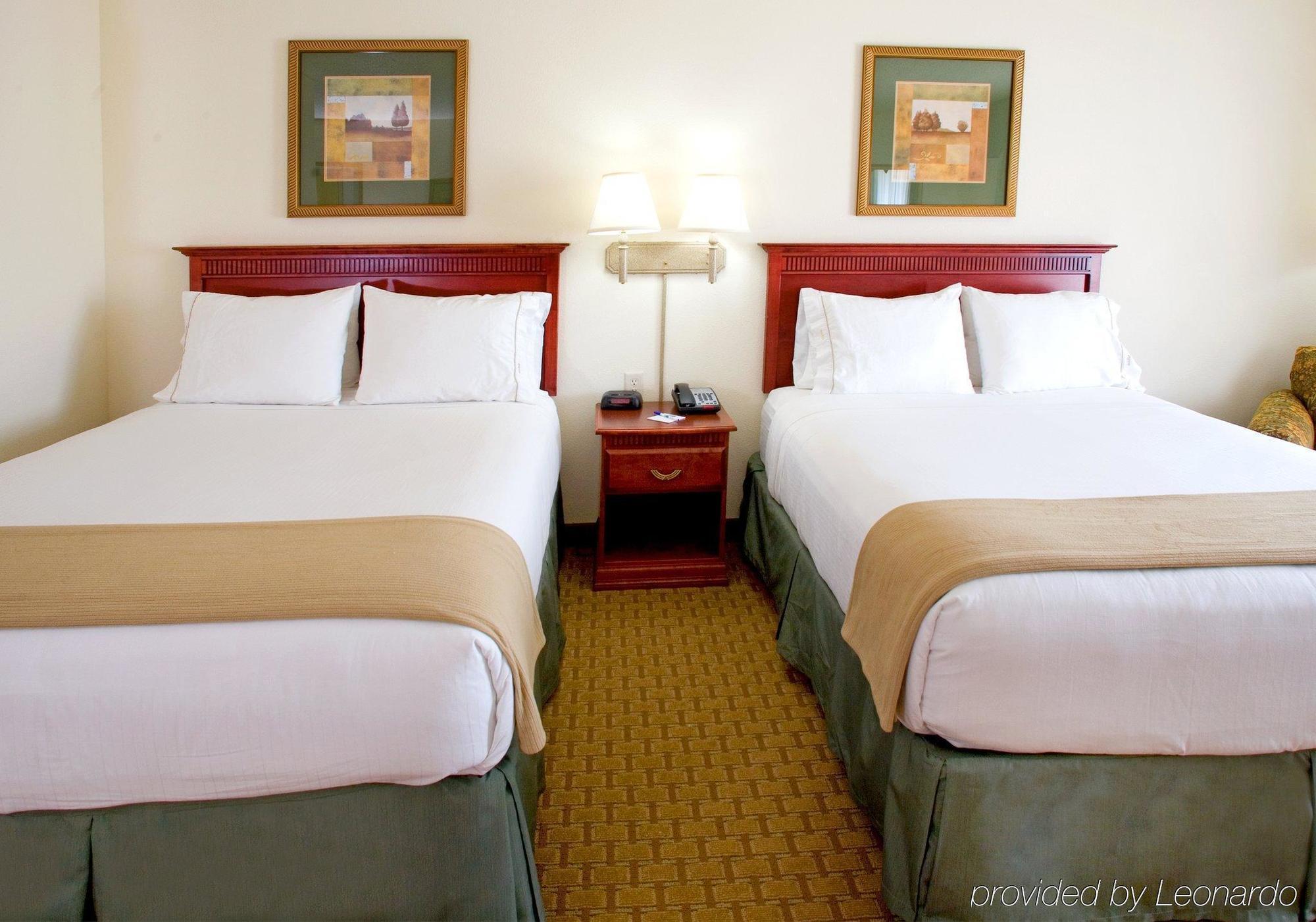 Express & By Ihg 3*