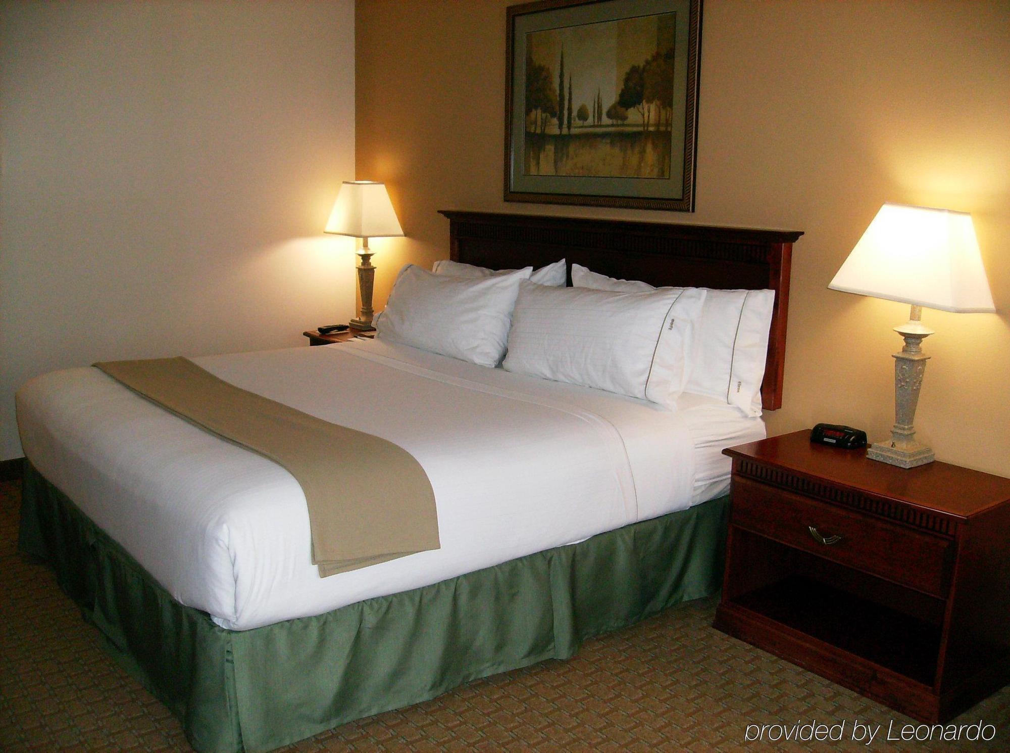 Express & By Ihg Hotel Selma