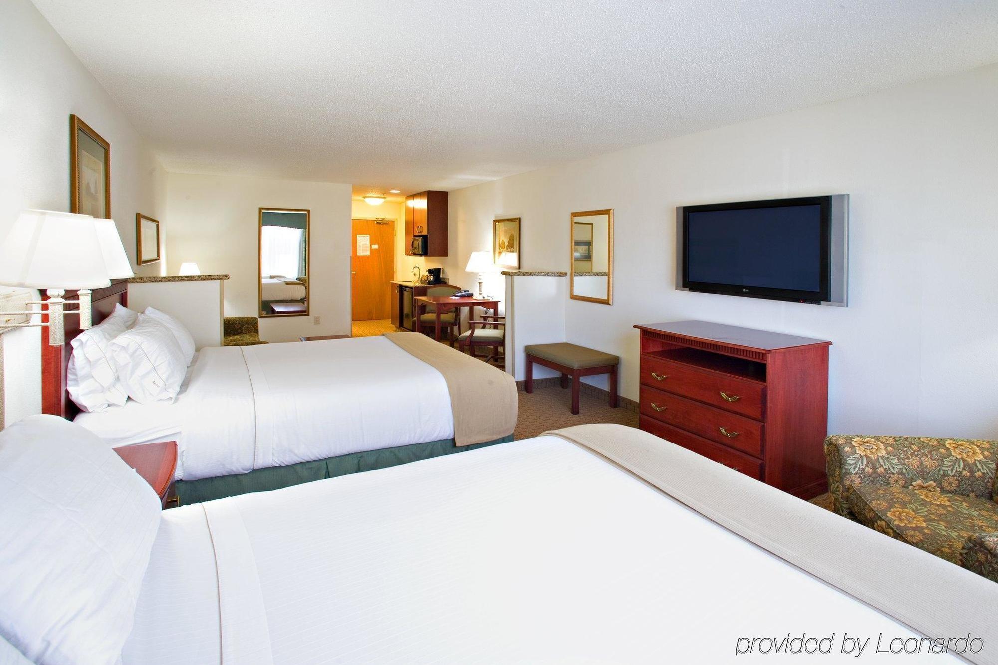 Express & By Ihg Hotel Selma