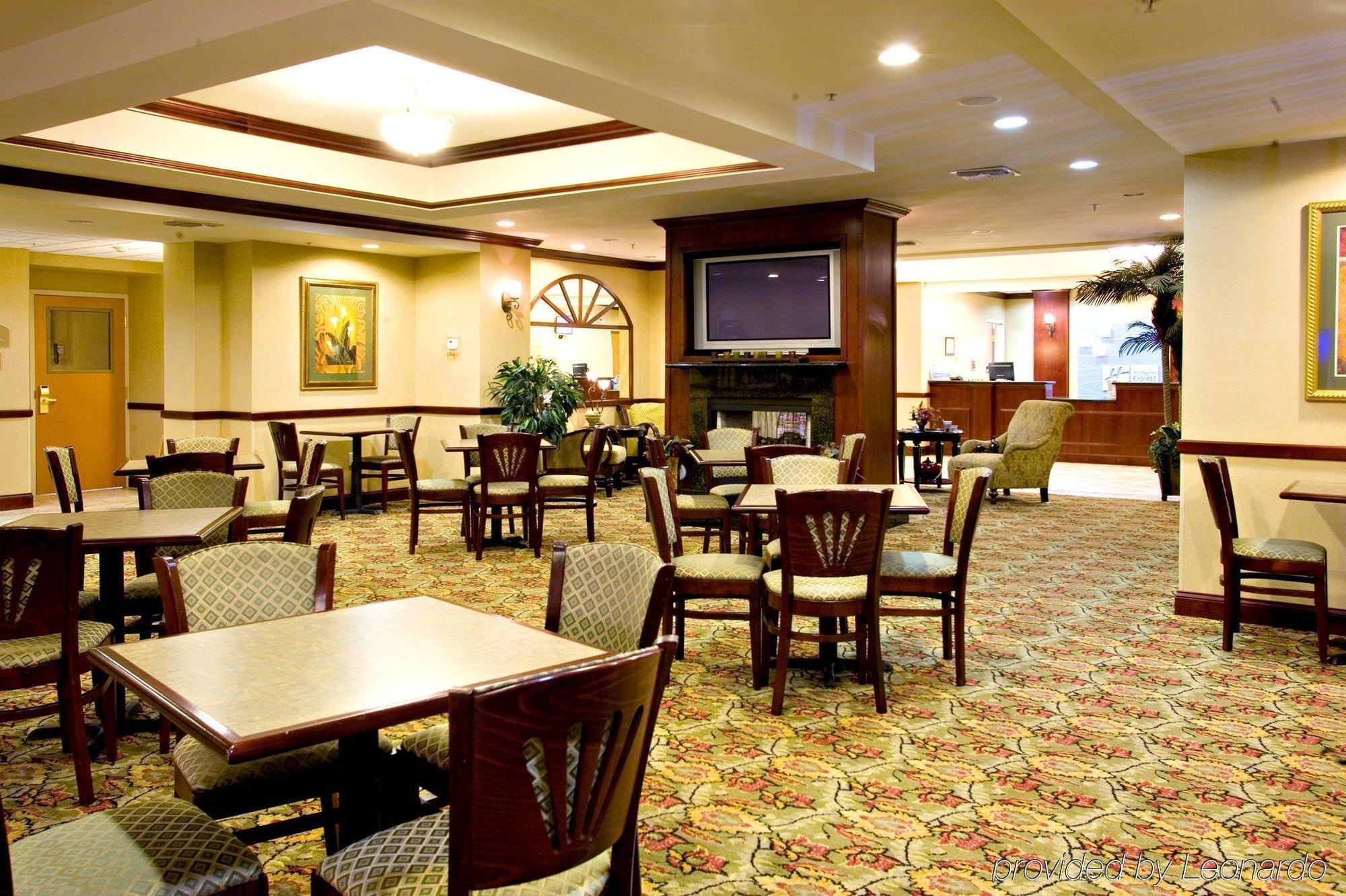 Express & By Ihg 3* Selma