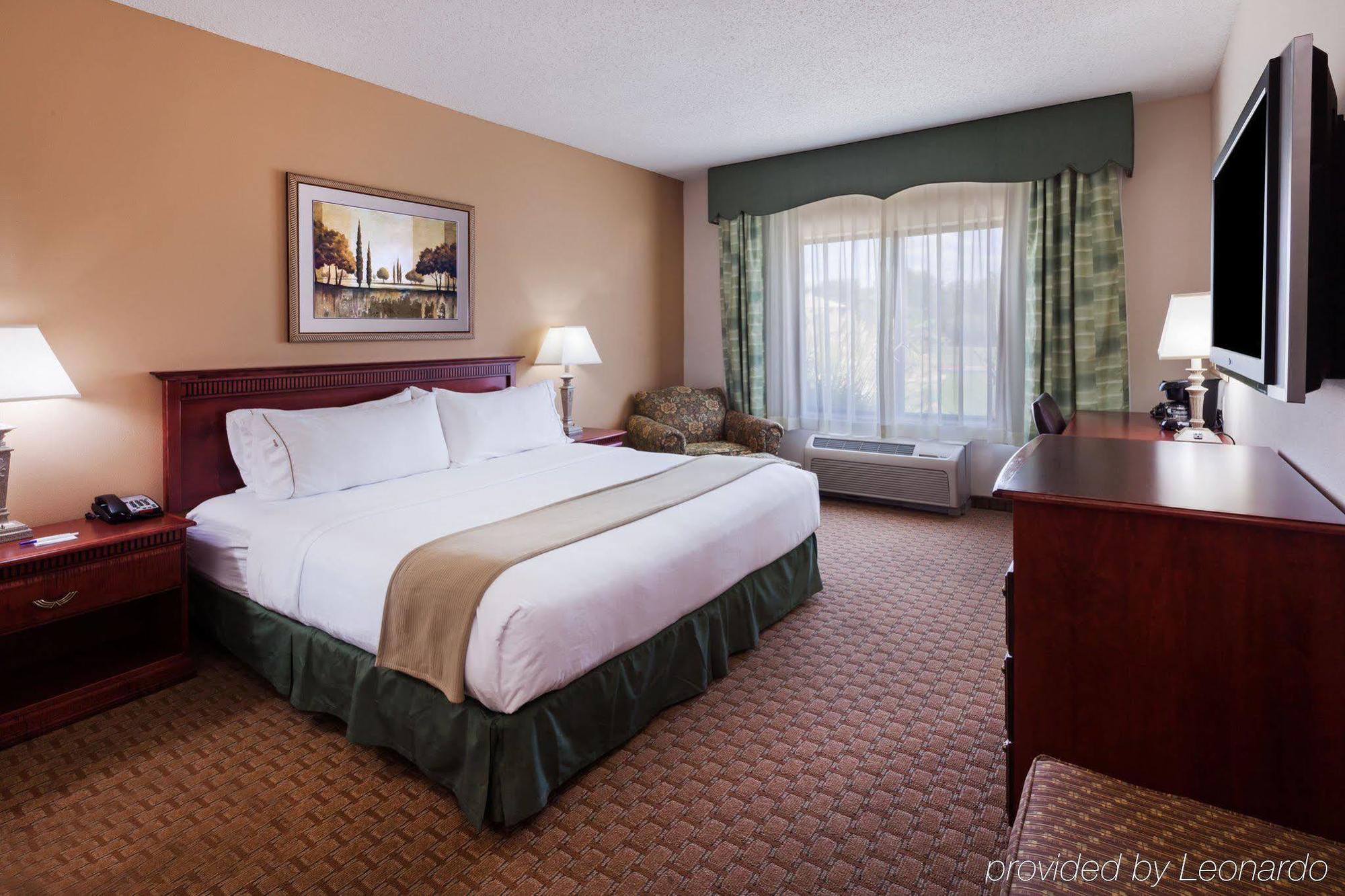 Hotel Express & By Ihg