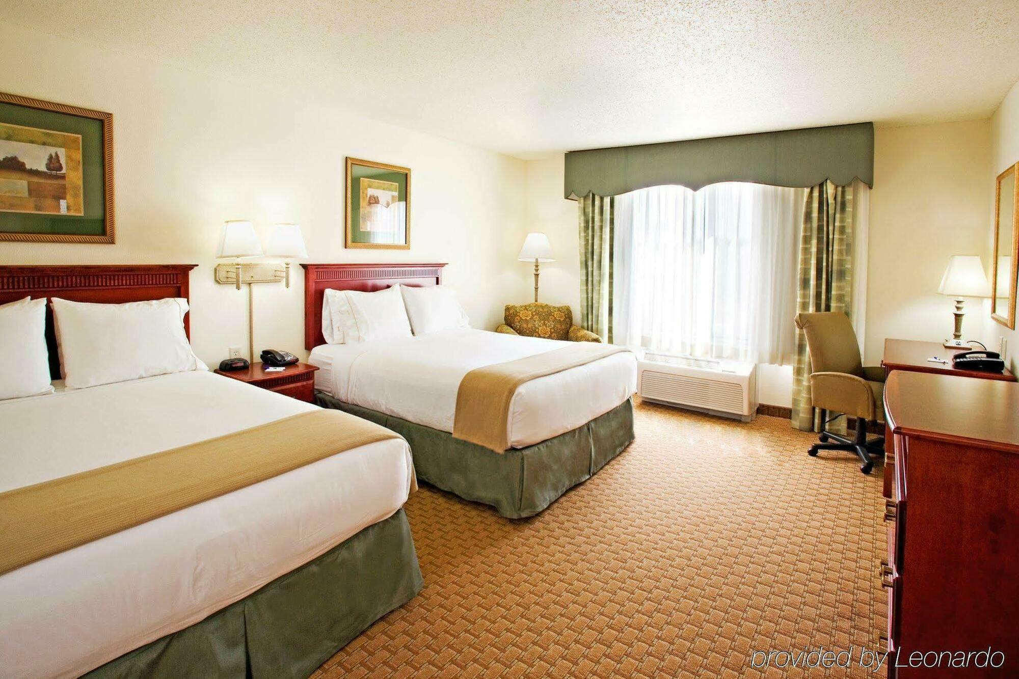 Hotel Express & By Ihg Selma